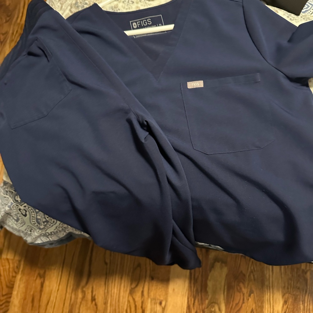 Figs Women’s Navy Set - Catarina Top XL and Zamora Jogger Bottom L